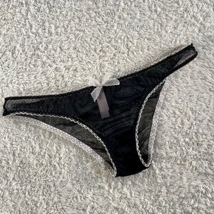 Vintage 90's Victoria's Secret ? Black Sheer Lace Bikini Panties Bow Underwear